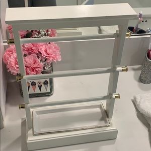 LAST CHANCE! Being donated! Jewelry Organizer 🌸